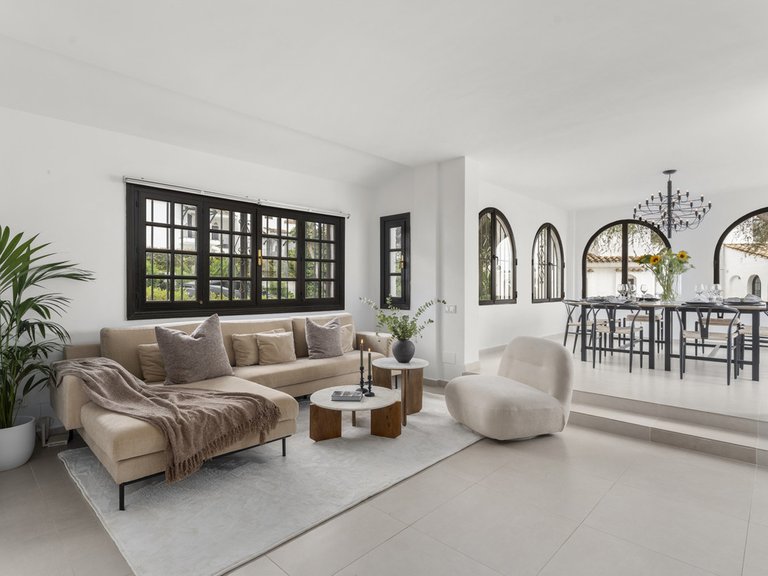 Apartment for Sale in Nueva Andalucía, Malaga 1