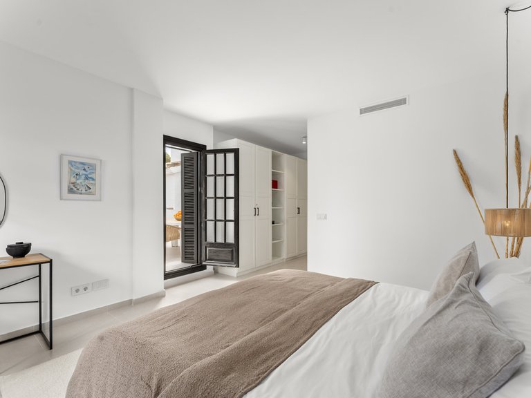 Apartment for Sale in Nueva Andalucía, Malaga 18