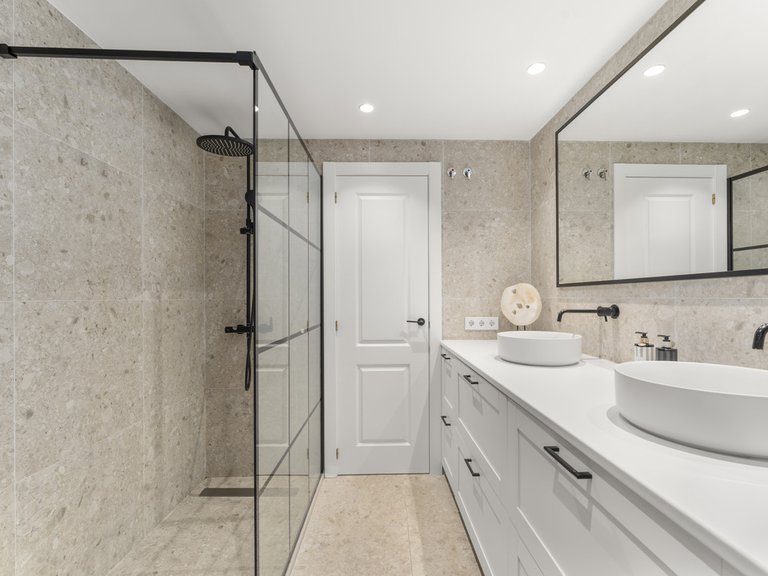 Apartment for Sale in Nueva Andalucía, Malaga 25