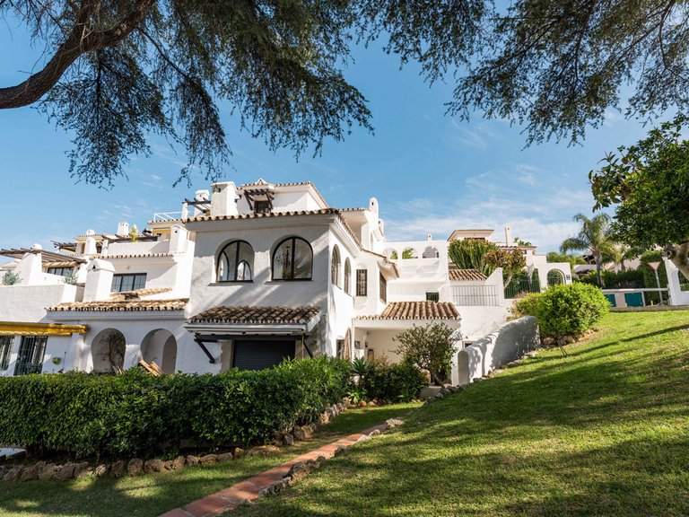 Apartment for Sale in Nueva Andalucía, Malaga 28