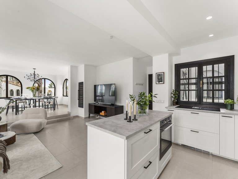 Apartment for Sale in Nueva Andalucía, Malaga 5