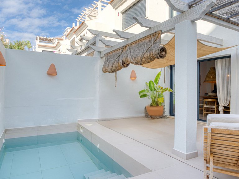 Villa for Sale in Estepona, Malaga 1
