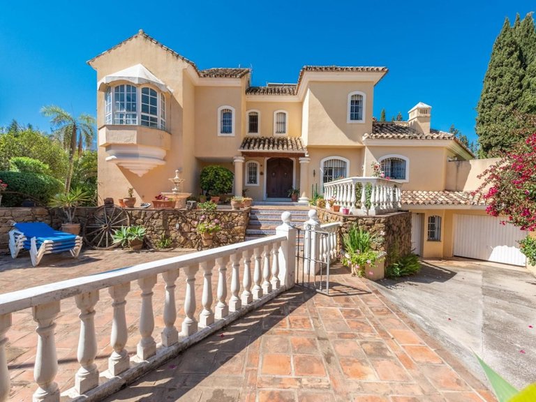 Villa for Sale in Marbella, Malaga 10