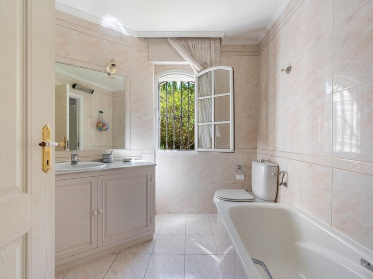 Villa for Sale in Marbella, Malaga 22