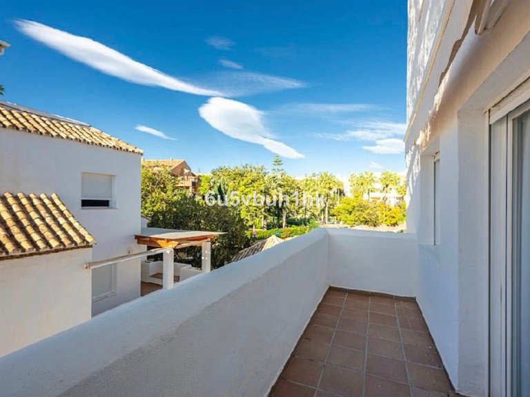 Apartment for Sale in Bahía De Marbella, Malaga 19