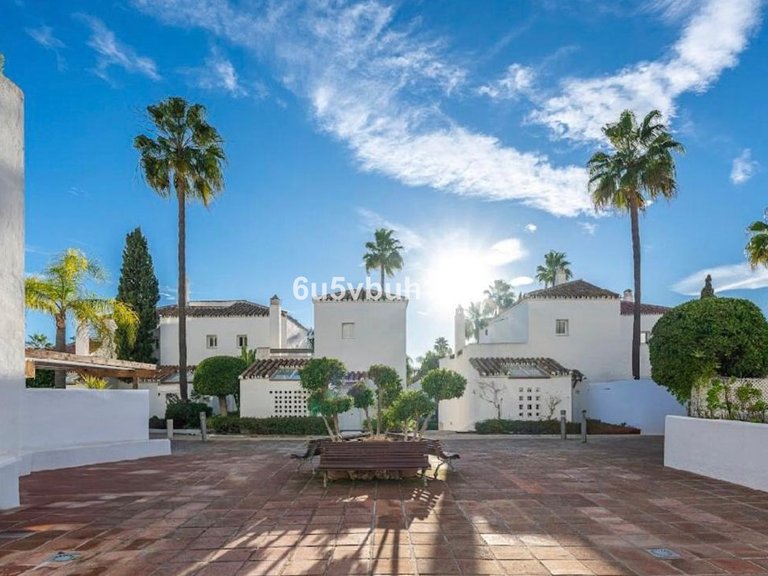 Apartment for Sale in Bahía De Marbella, Malaga 40