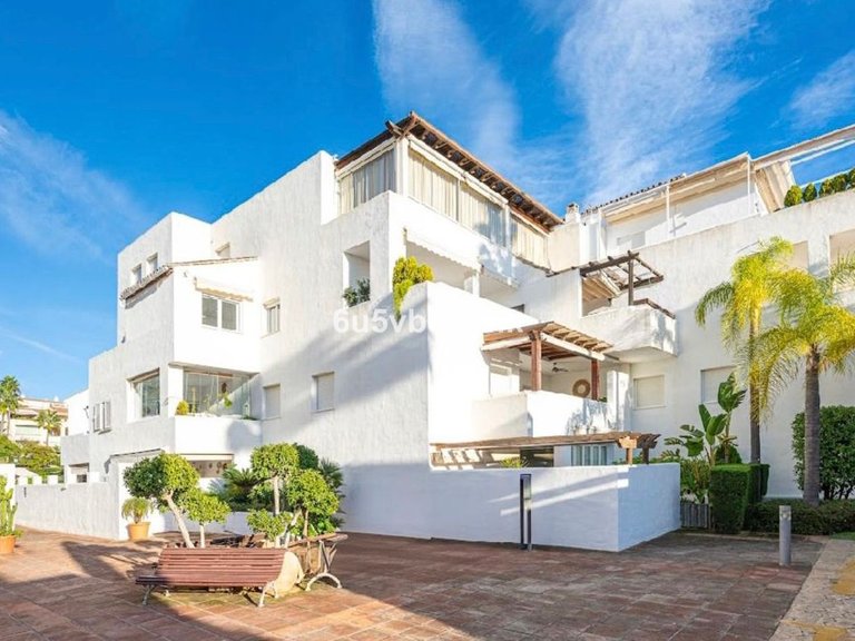 Apartment for Sale in Bahía De Marbella, Malaga 41