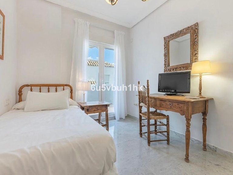 Apartment for Sale in Bahía De Marbella, Malaga 43