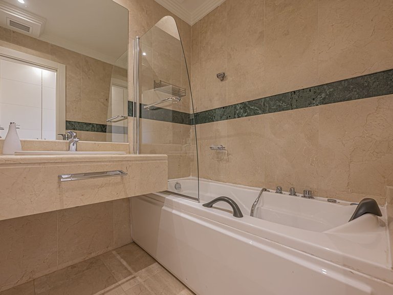 Apartment for Sale in Nueva Andalucía, Malaga 13
