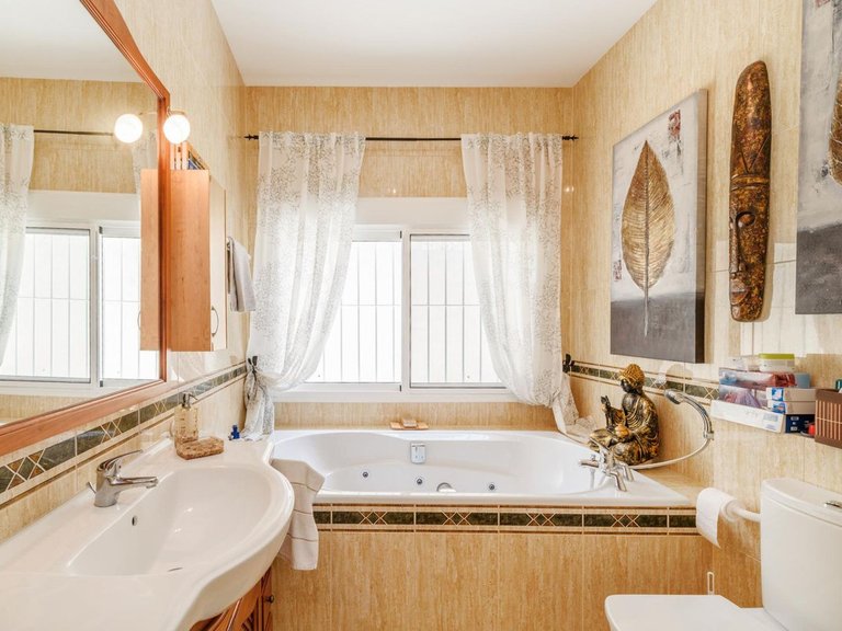 Villa for Sale in Estepona, Malaga 11