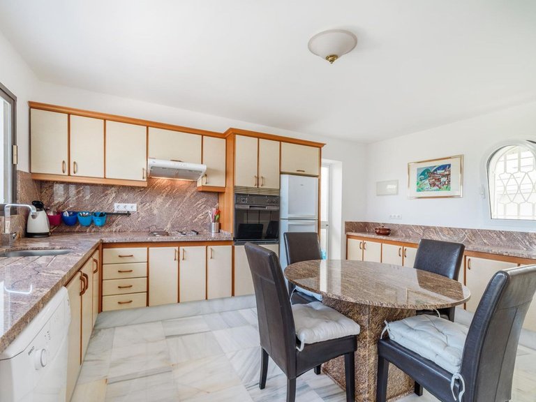 Villa for Sale in Estepona, Malaga 12
