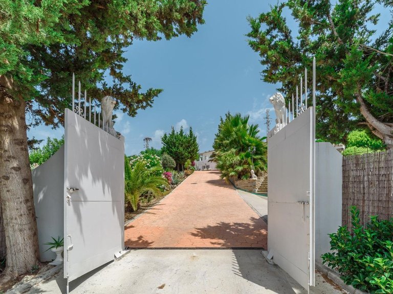 Villa for Sale in Estepona, Malaga 8