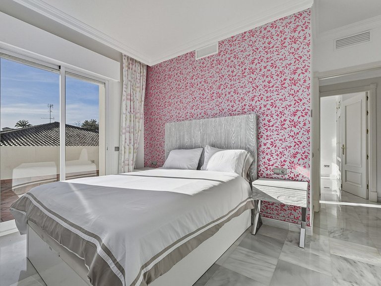 Villa for Sale in Guadalmina Alta, Malaga 11