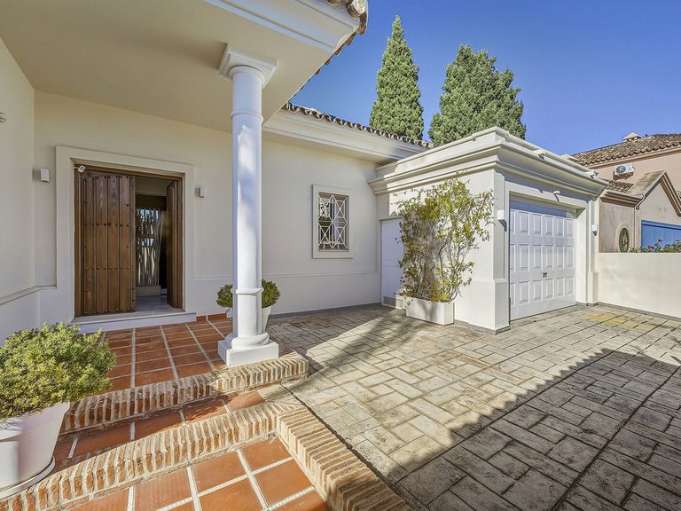 Villa for Sale in Guadalmina Alta, Malaga 25