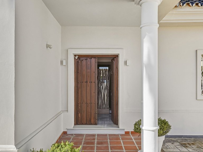 Villa for Sale in Guadalmina Alta, Malaga 26