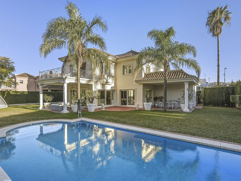Villa for Sale in Guadalmina Alta, Malaga 30