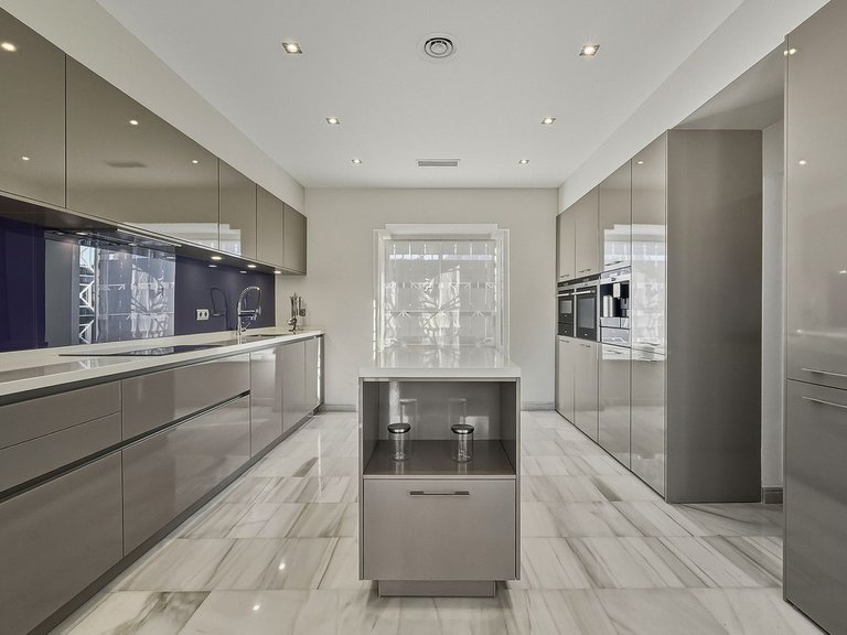 Villa for Sale in Guadalmina Alta, Malaga 8