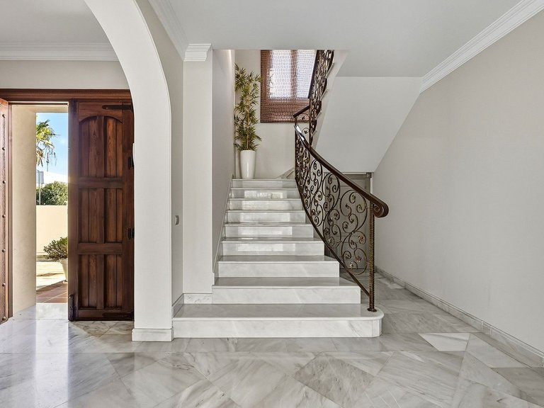 Villa for Sale in Guadalmina Alta, Malaga 9
