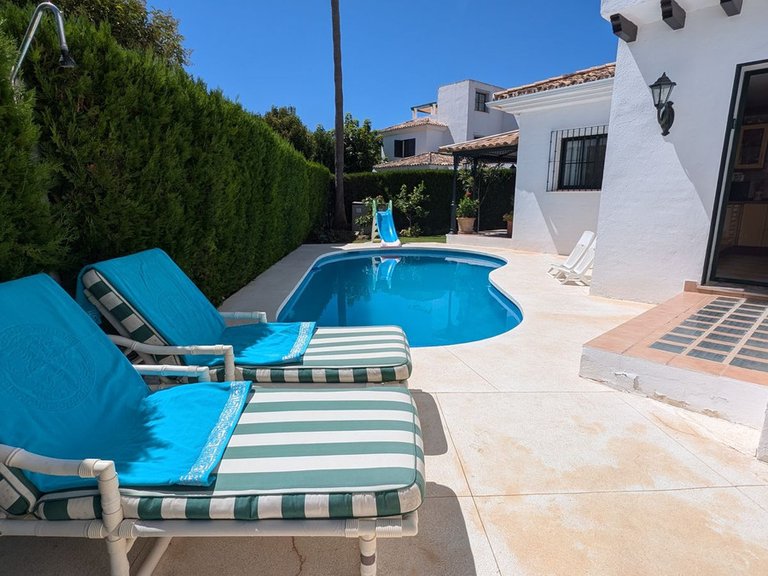 Villa for Sale in San Pedro De Alcántara, Malaga 1
