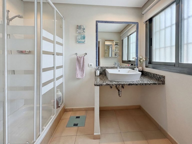Villa for Sale in Nagüeles, Malaga 28