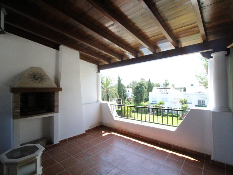Villa for Sale in Nueva Andalucía, Malaga 11