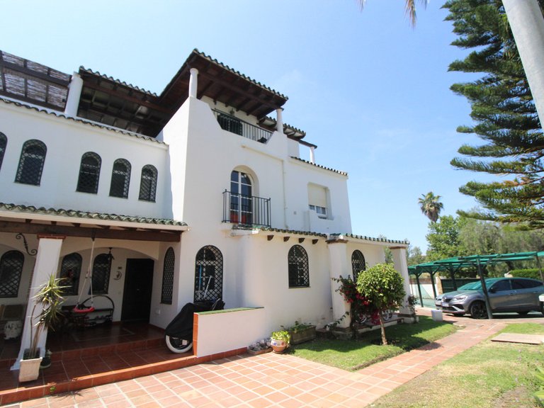 Villa for Sale in Nueva Andalucía, Malaga 14