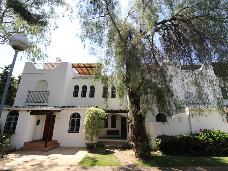 Villa for Sale in Nueva Andalucía, Malaga 18