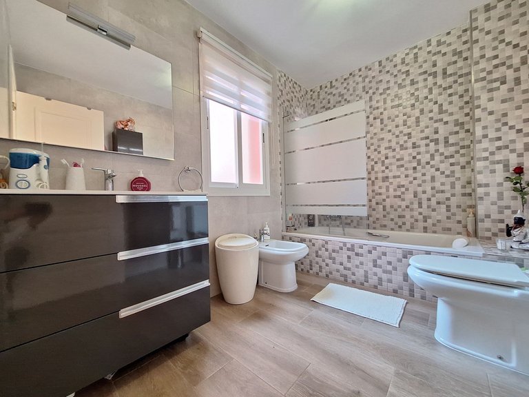 Villa for Sale in Estepona, Malaga 18