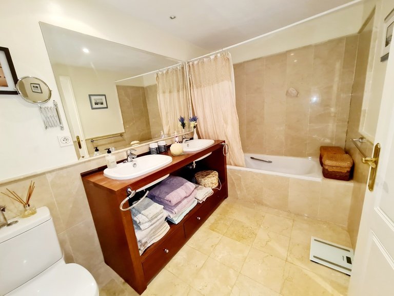 Apartment for Sale in New Golden Mile, Malaga 11