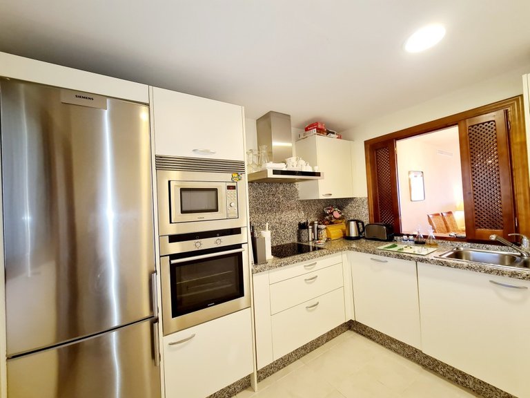 Apartment for Sale in New Golden Mile, Malaga 12