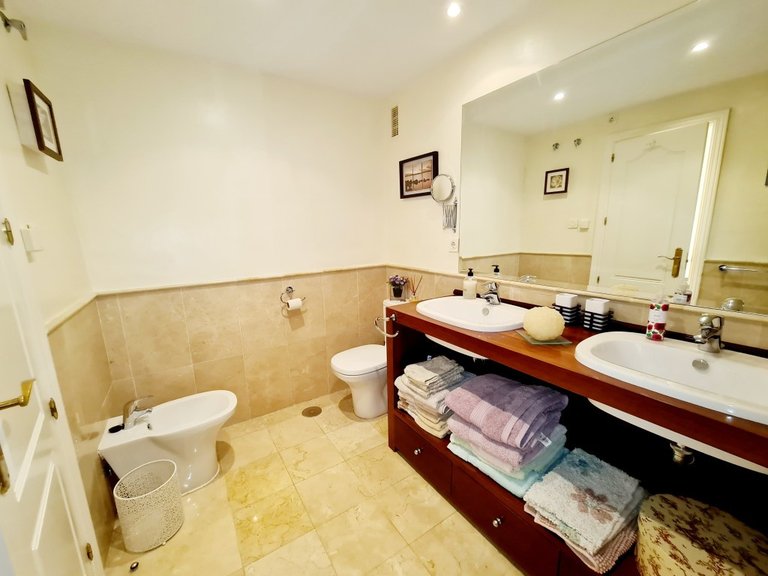 Apartment for Sale in New Golden Mile, Malaga 9