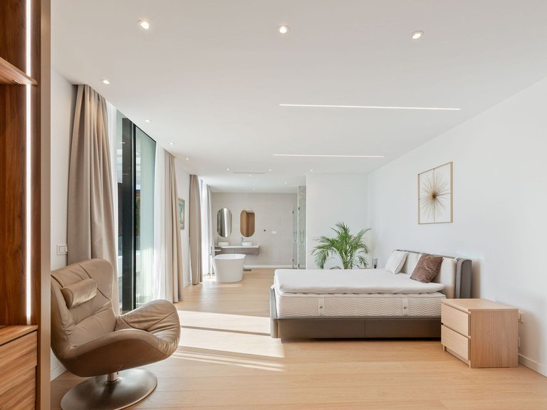 Villa for Sale in El Paraiso, Malaga 10