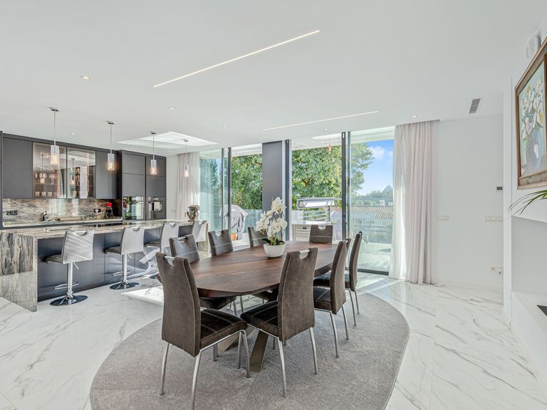 Villa for Sale in El Paraiso, Malaga 13