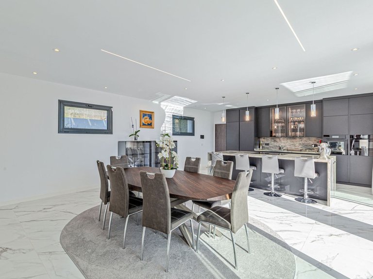 Villa for Sale in El Paraiso, Malaga 14