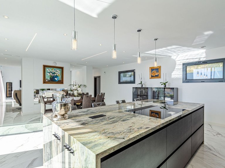 Villa for Sale in El Paraiso, Malaga 16