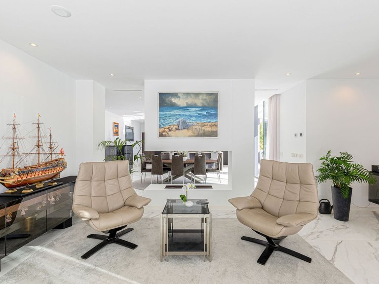 Villa for Sale in El Paraiso, Malaga 17