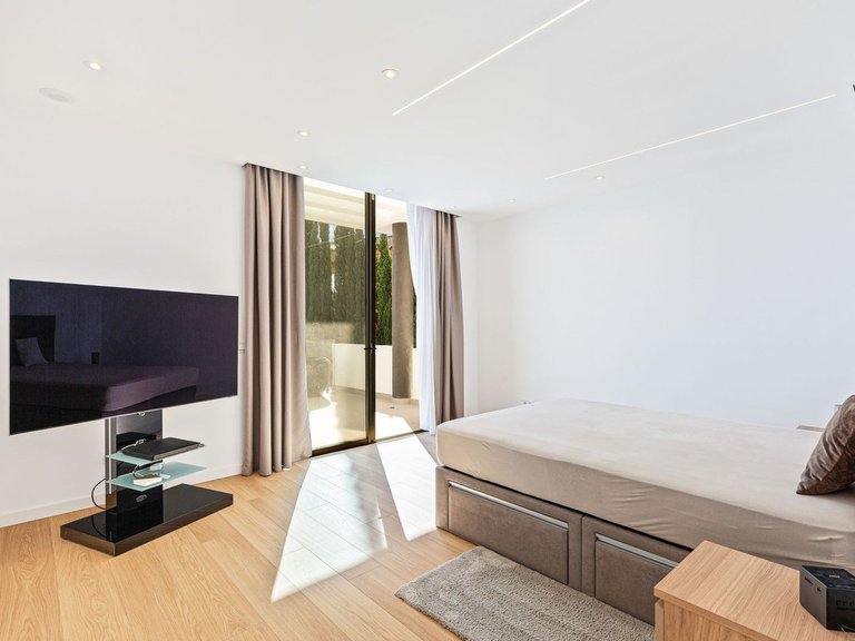 Villa for Sale in El Paraiso, Malaga 21