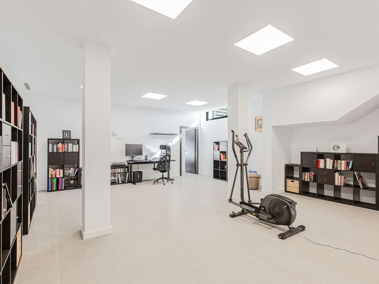 Villa for Sale in El Paraiso, Malaga 22