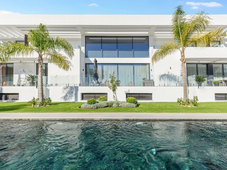 Villa for Sale in El Paraiso, Malaga 23