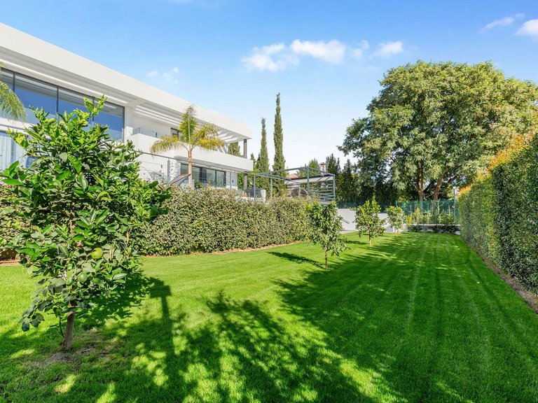 Villa for Sale in El Paraiso, Malaga 24