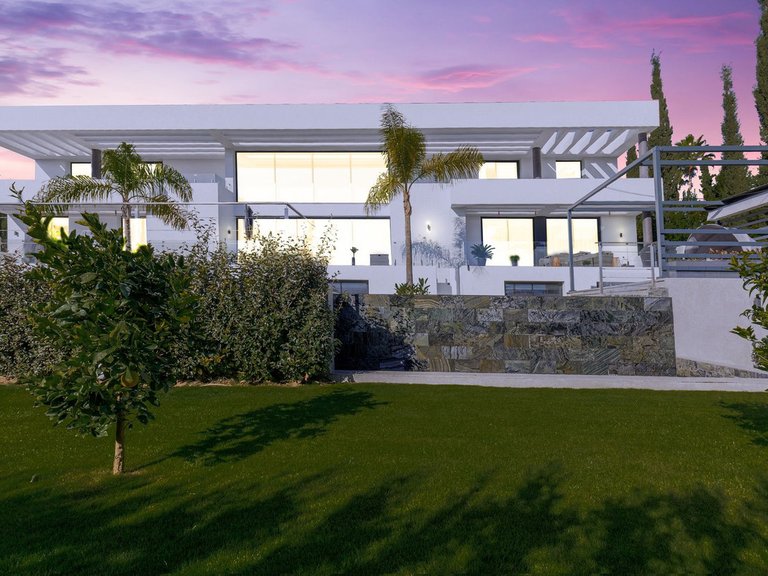 Villa for Sale in El Paraiso, Malaga 25