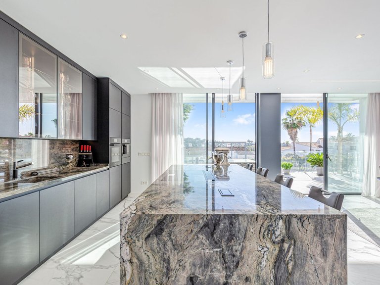 Villa for Sale in El Paraiso, Malaga 4