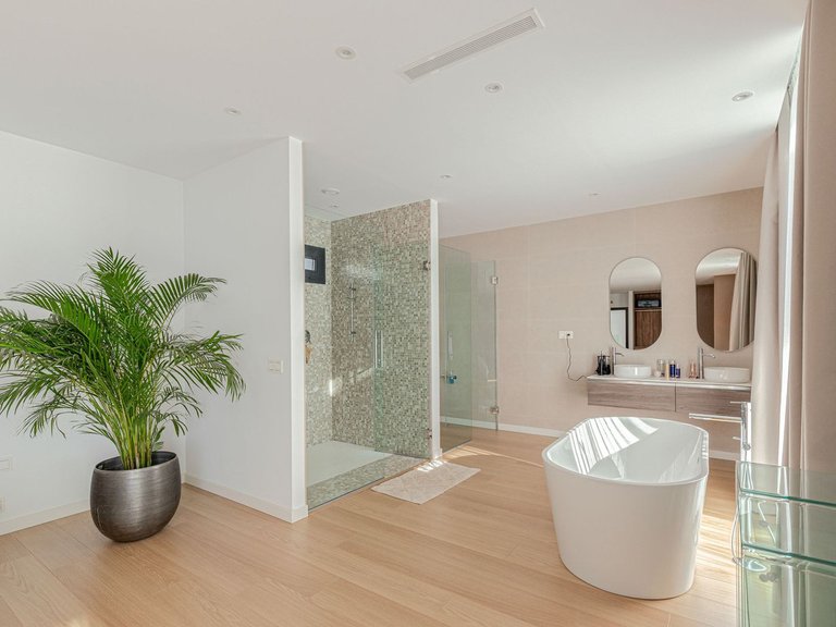 Villa for Sale in El Paraiso, Malaga 7