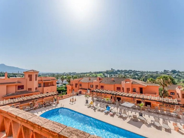 Apartment for Sale in El Paraiso, Malaga 1