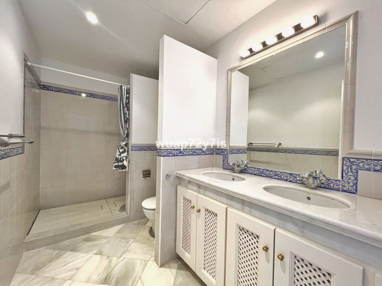 Villa for Sale in Benahavís, Malaga 28