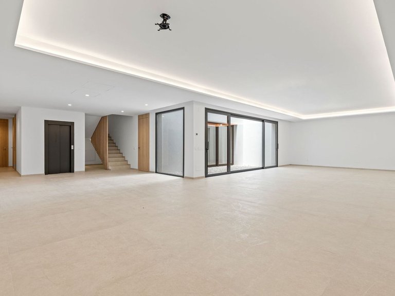 Villa for Sale in Benahavís, Malaga 47