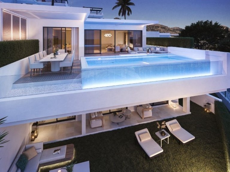 Villa for Sale in Benalmadena, Malaga 1