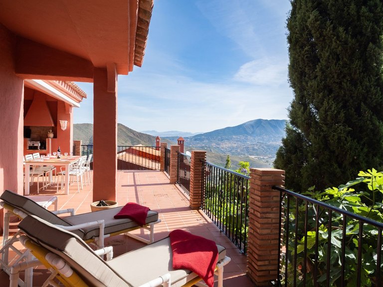 Villa for Sale in Elviria, Malaga 4