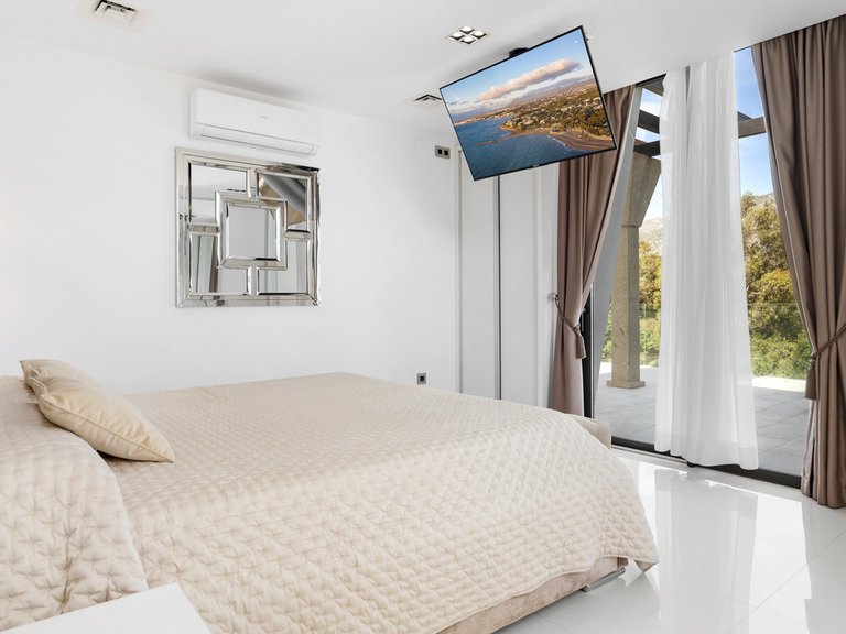 Villa for Sale in Nueva Andalucía, Malaga 14