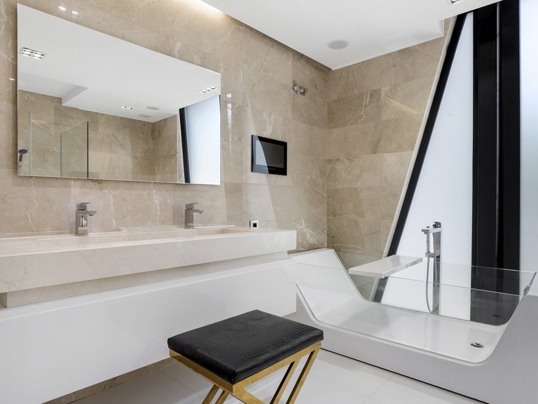 Villa for Sale in Nueva Andalucía, Malaga 16